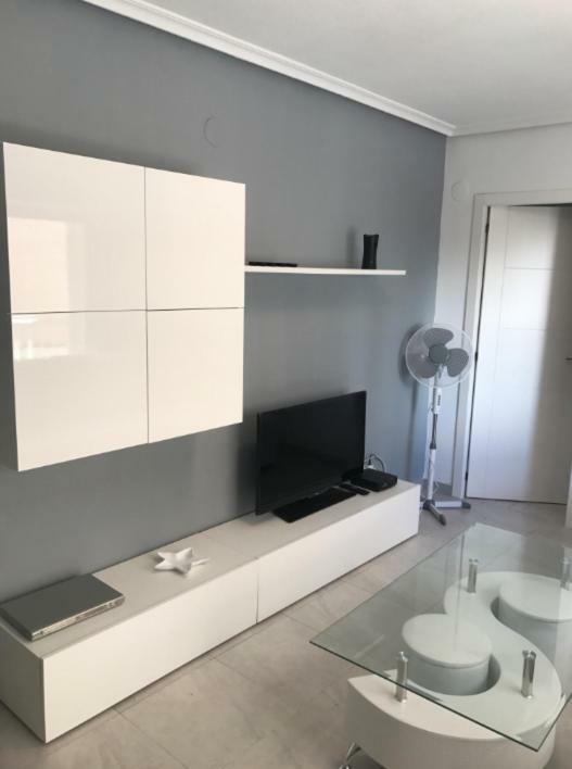 Modern Beach Apartment 또레비에하 외부 사진